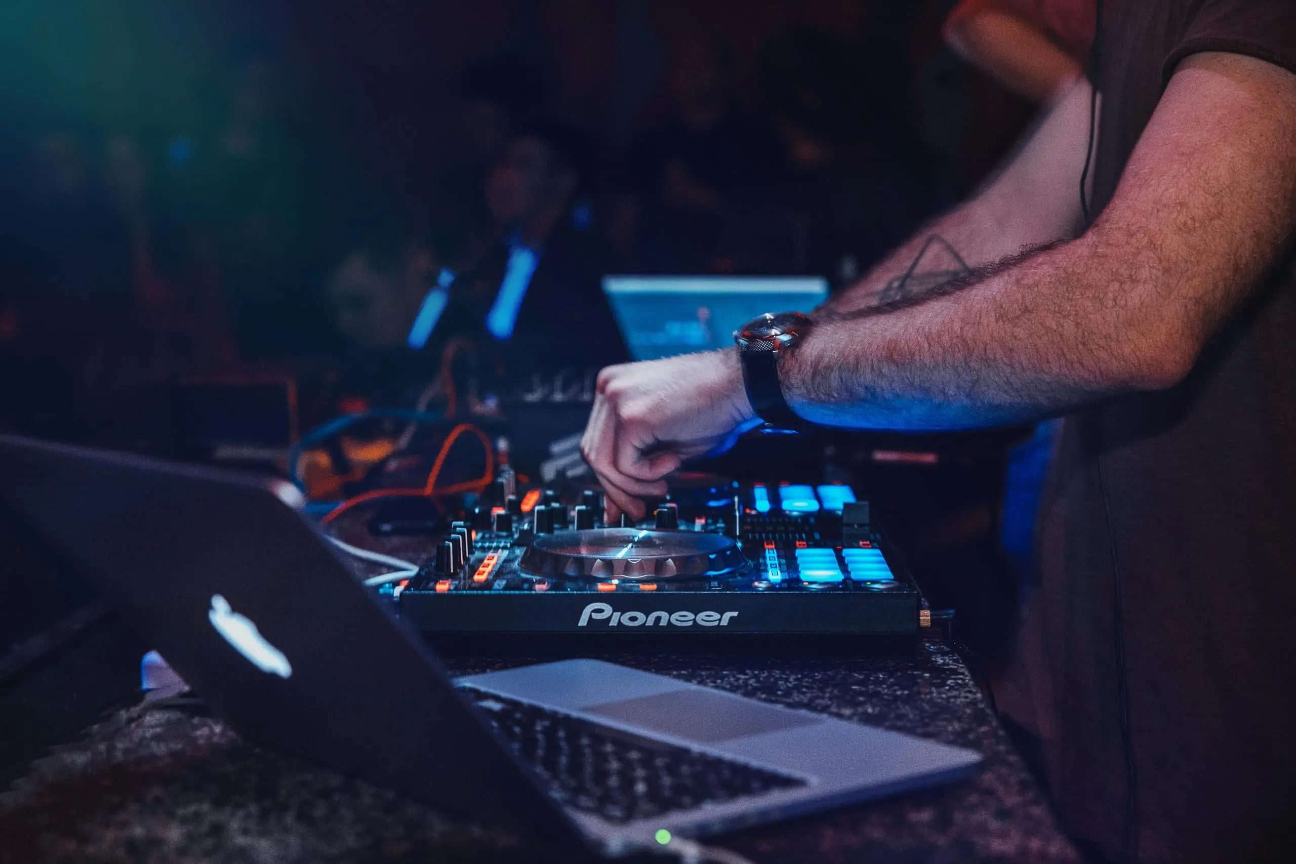 Intro DJ - beginner DJ course in Istanbul